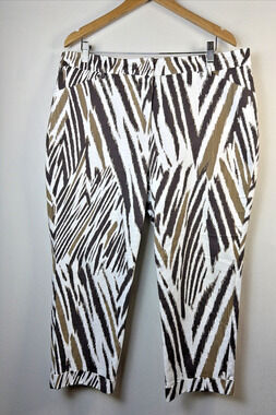 So Slimming Chico's Crop Pants Sz 14 2.5 Brown Tummy Control Stretch animal